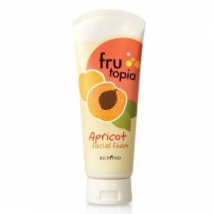 Пенка-скраб для умывания LG HOUSEHOLD & HEALTH FRUTOPIA APRICOT FACIAL FOAM 150ml