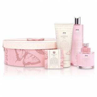 Набор Rose Romance Ultimate Collection (гель для душа 300ml+лосьон для тела 200ml+мыло для рук и тела 95g+пена для ванны с мерцающими частичками 100ml) с ароматом розы